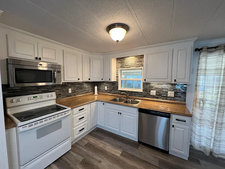 704 Palm Frond Ct — Photo 4