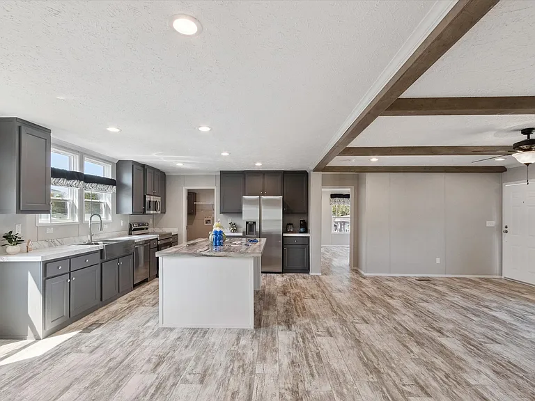 Saddle Creek — Photo 18