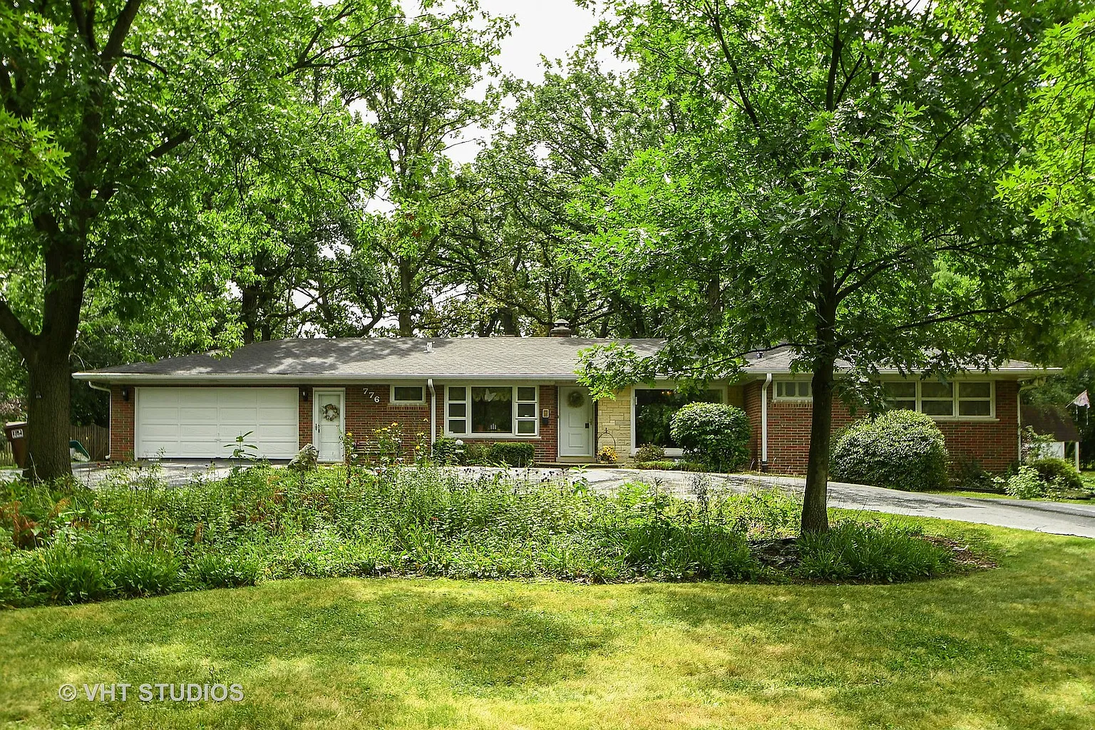 776 Brookwood Dr photo 1