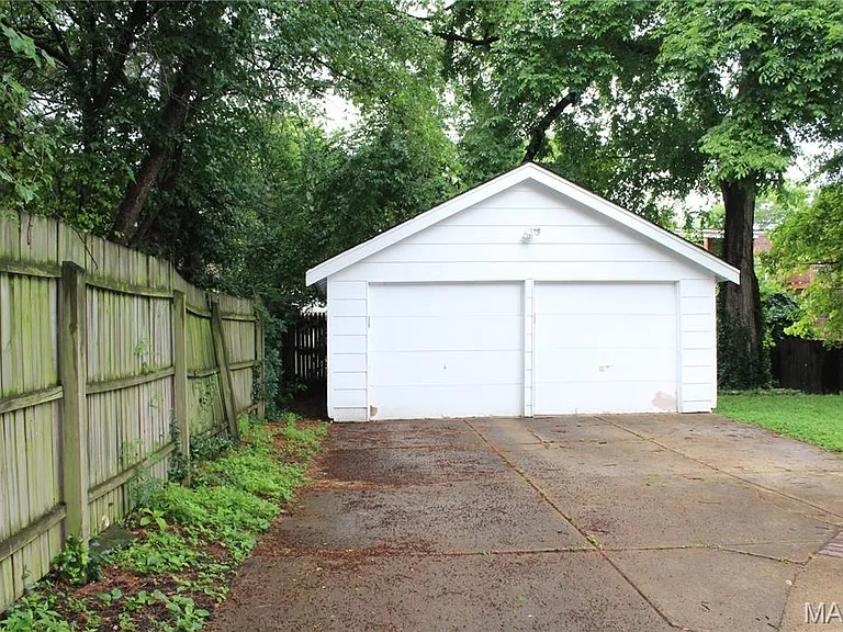1119 Sanford Ave — Photo 13