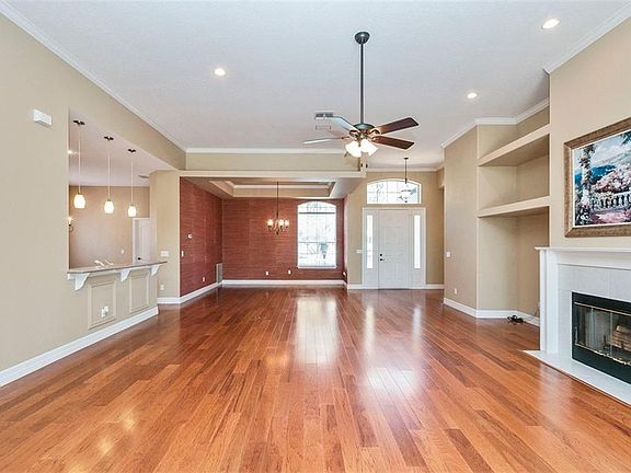 5th image of 10728 Woodchase Cir