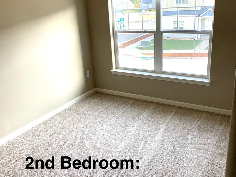 887 Front Ave NE — Photo 16