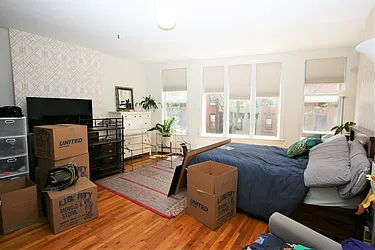 Rented by R New York