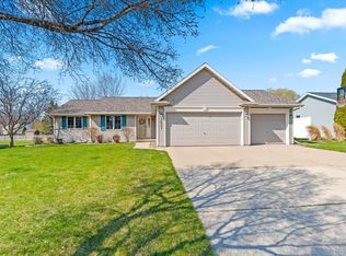 2621 Greenbrier Rd, Green Bay, WI 54311