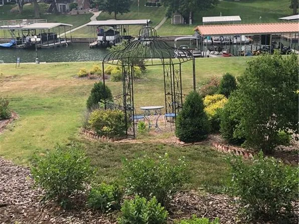 116 T St, Lees Summit, MO 64086