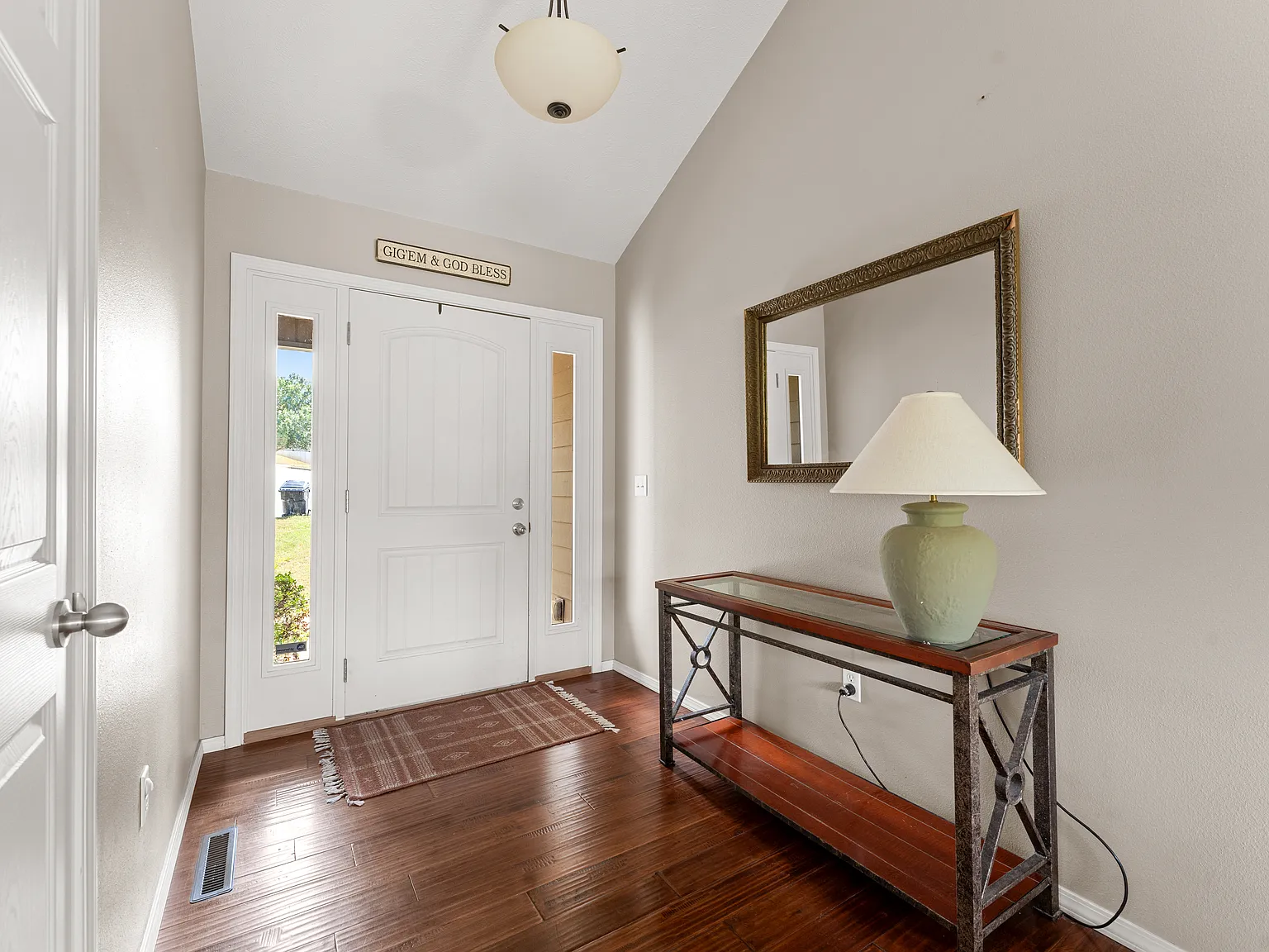 3 bed, 1622 sqft, $2,100 — Photo 2