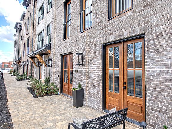 4th image of 178 Main St #204