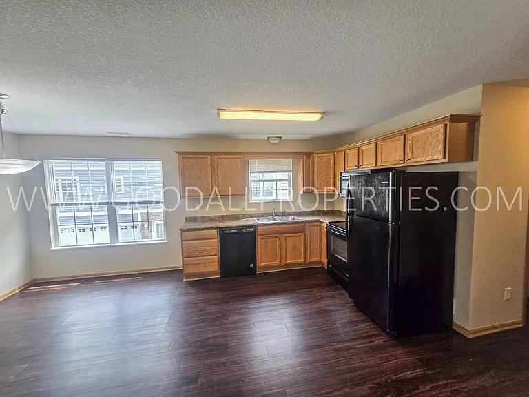 15211 Greenbelt Dr — Photo 2