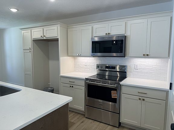 5th image of 35 Kencindot St