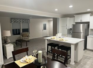 401 Kenneally Blvd #33, Gladstone, MI 49837