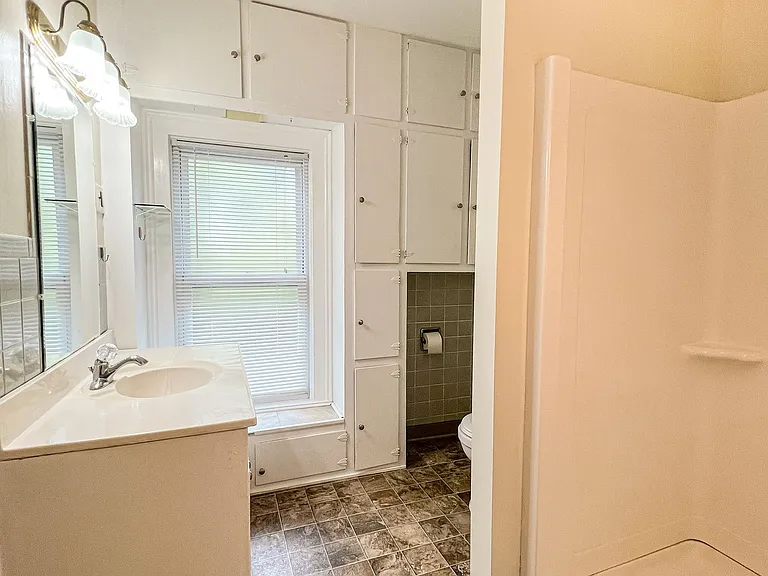 35 James St — Photo 8