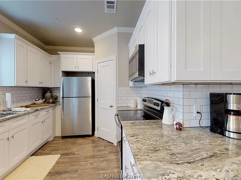 604 Clay St — Photo 13
