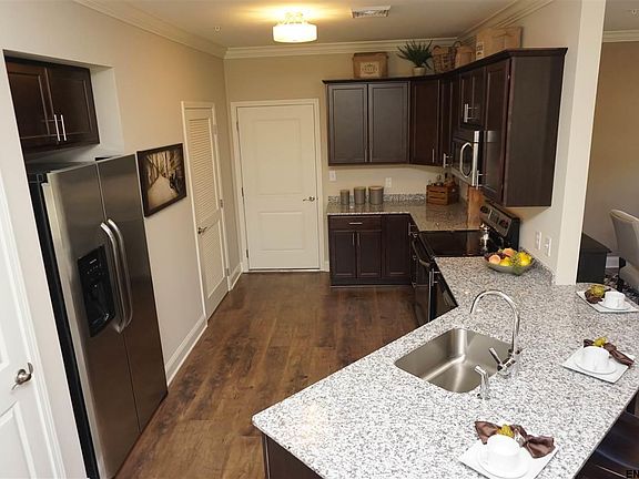 4th image of 403 Newbury Dr