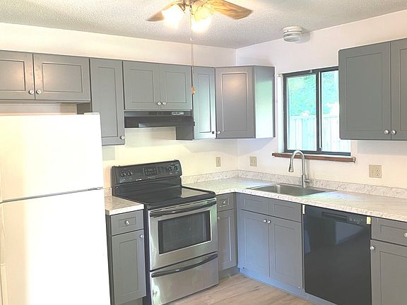 3rd image of 9 Jewett St #9