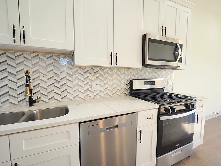 1051 N Lawndale Ave #2 — Photo 10