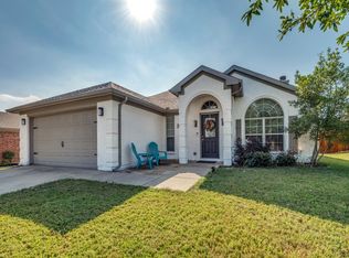 312 Sagebrush Ln, Waxahachie, TX 75165