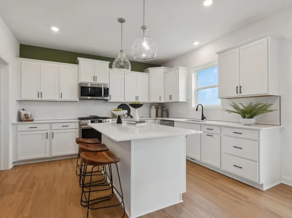 27641 Oxford Ln, Elko New Market, MN 55020