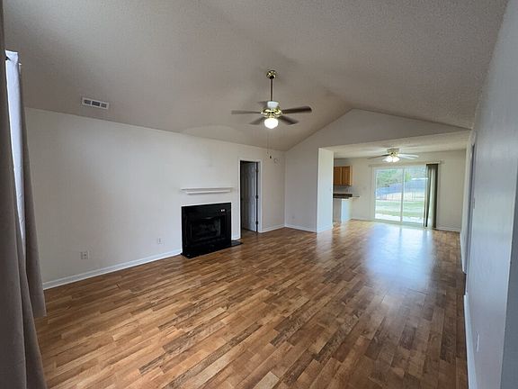 2nd image of 122 Horse Shoe Bnd