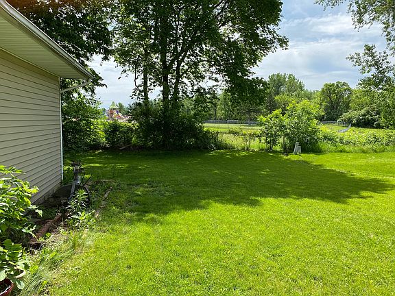 3rd image of 636-638 Garnet Dr