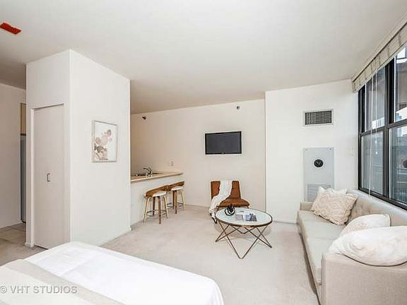 4th image of 330 N Jefferson St APT 508
