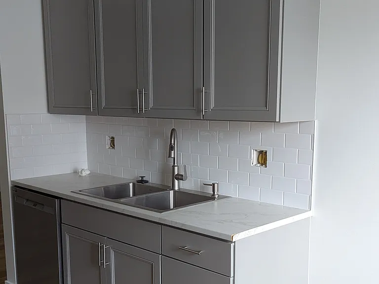574 E Paige Ave — Photo 7
