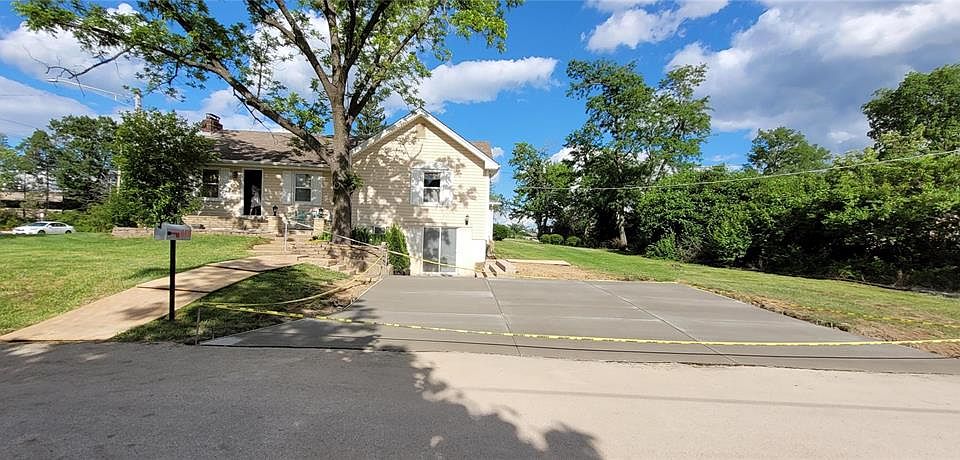 1st image of 868 Larkin Ave