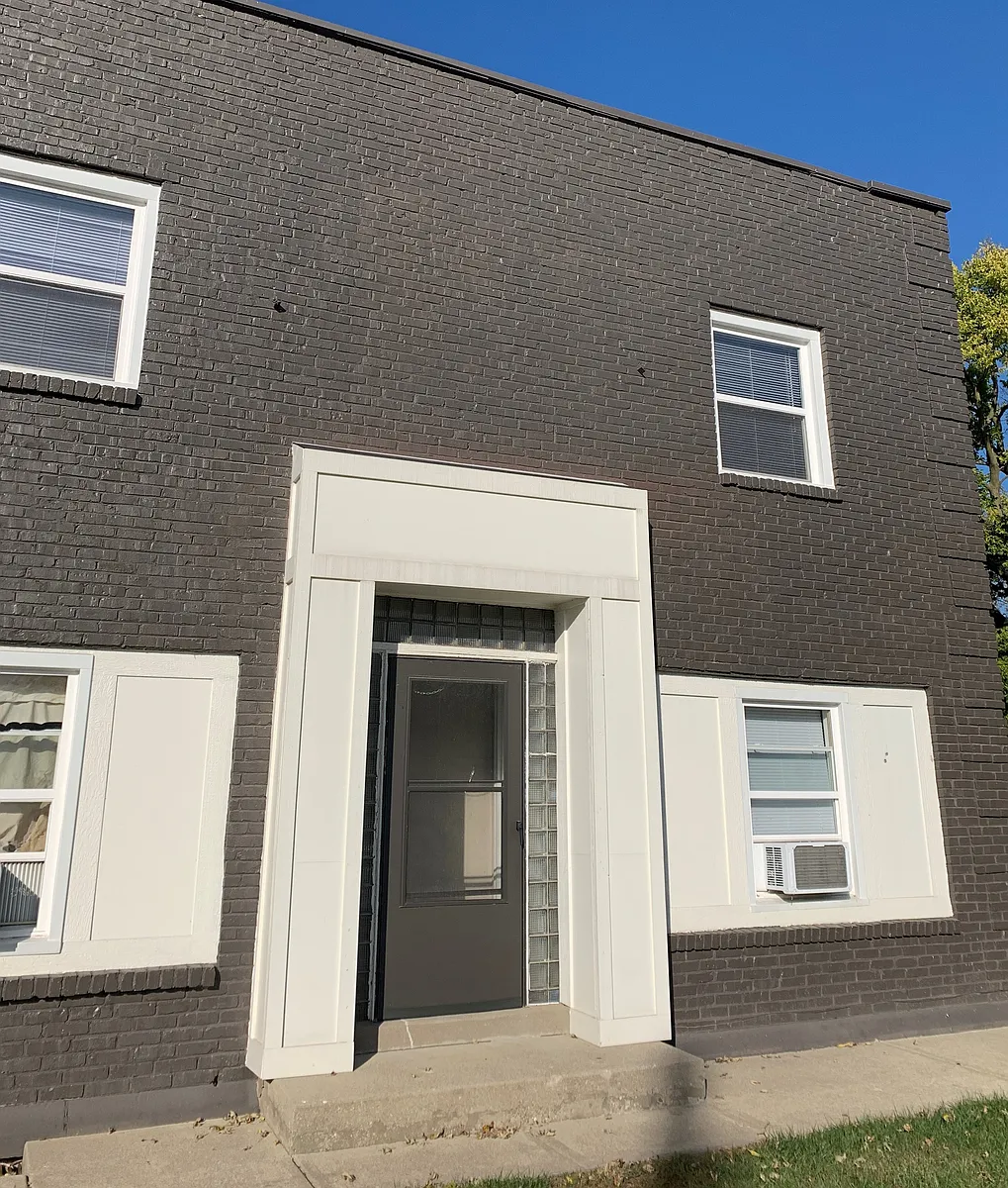 Building Photo - 602 W Hanna Ave #2