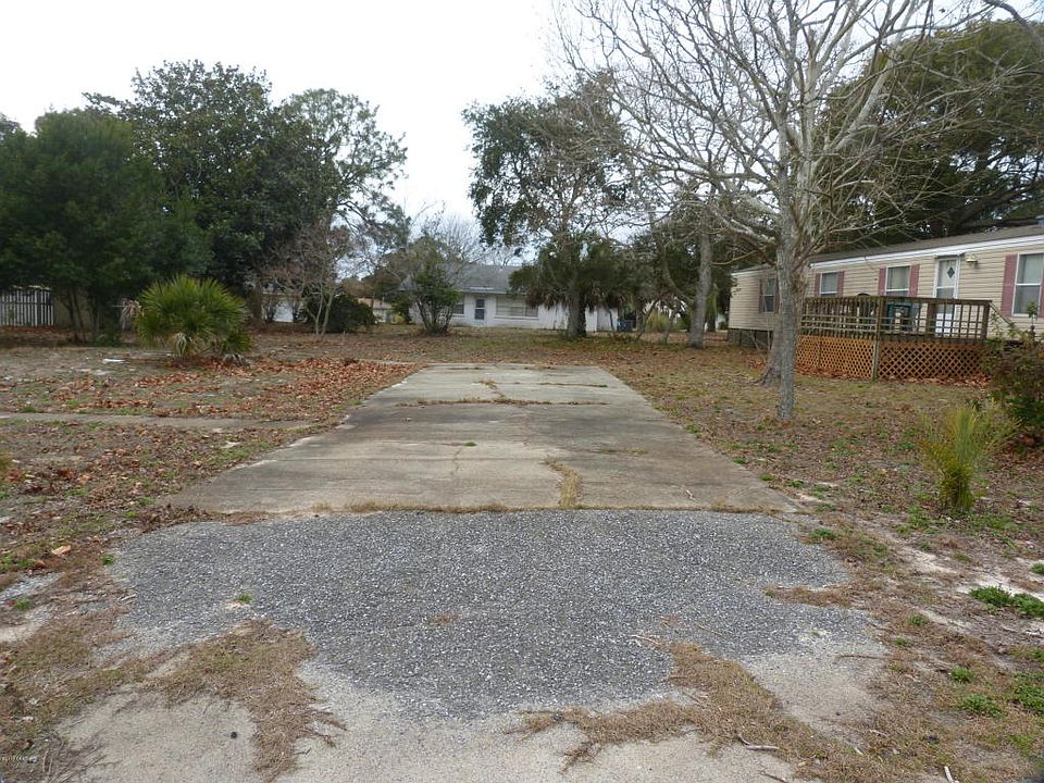 2nd image of 217 Palm Dr