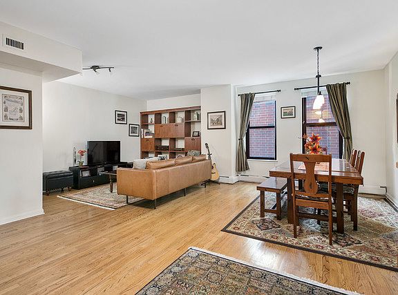 2nd image of 2100 N Lincoln Park W #4G