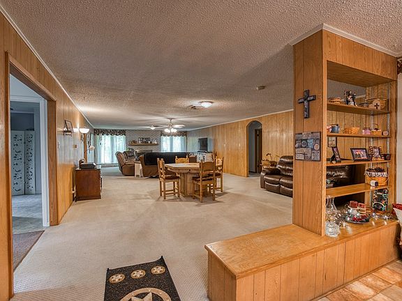 3rd image of 402 Maverick Dr
