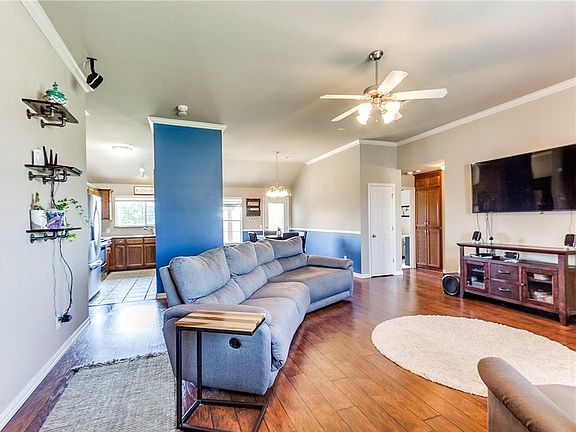 3rd image of 4512 N Applegate Dr