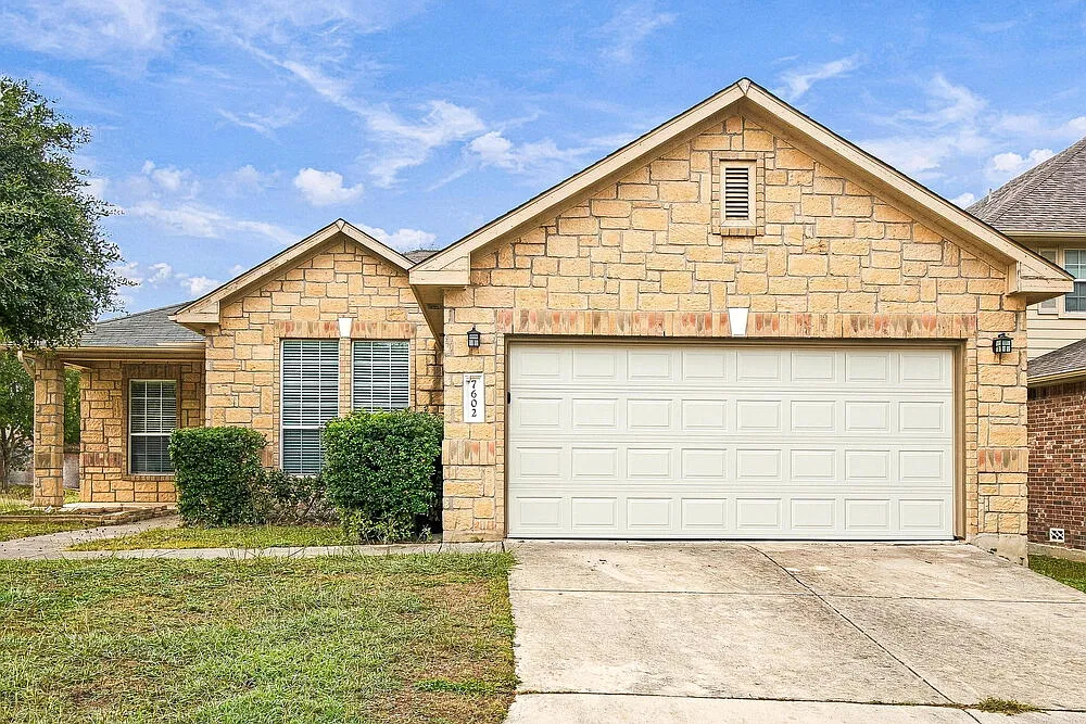 4 bed, 2.0 bath, 2230 sqft, $2,200 — Photo 1