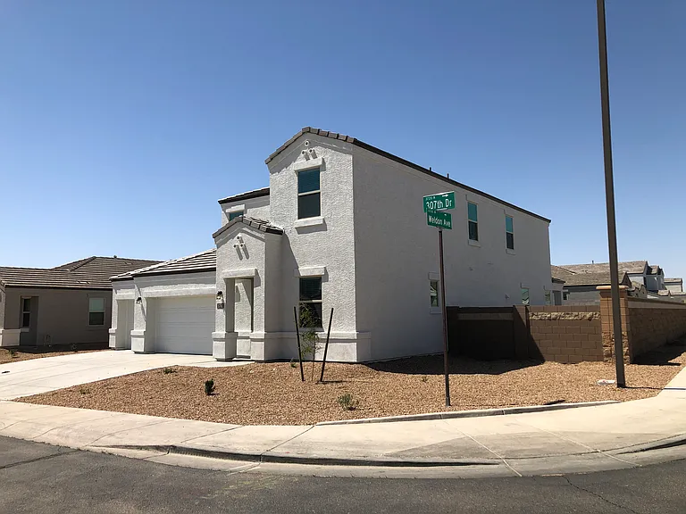 3702 N 307th Dr — Photo 2