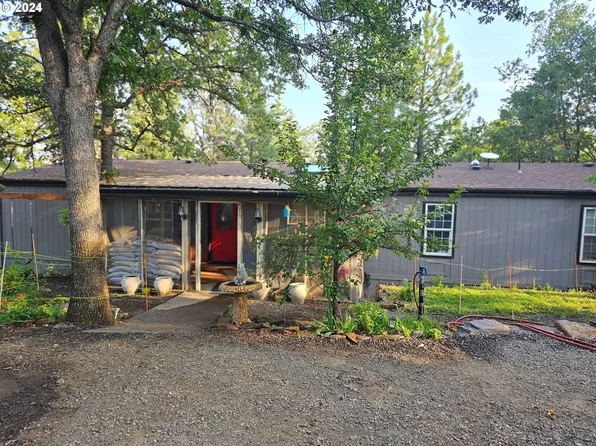 422 Oak Park Dr, Tygh Valley, OR 97063