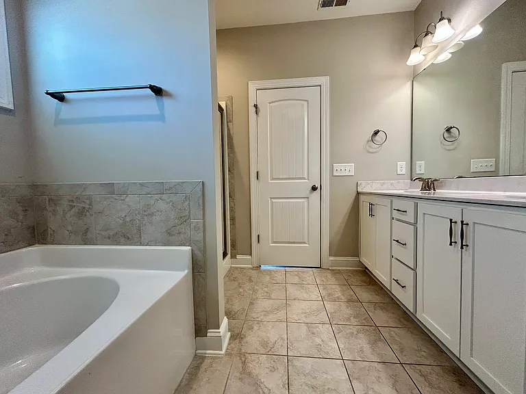 60 Kingsly Dr — Photo 23