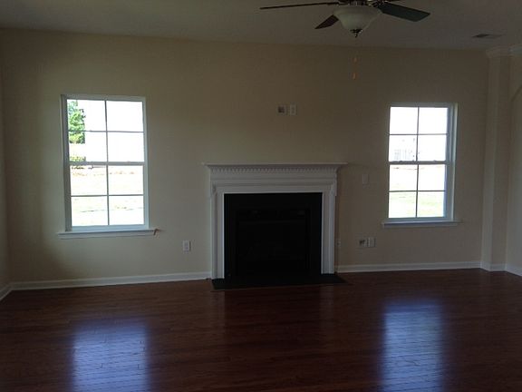 4th image of 227 E Pyrenees Dr