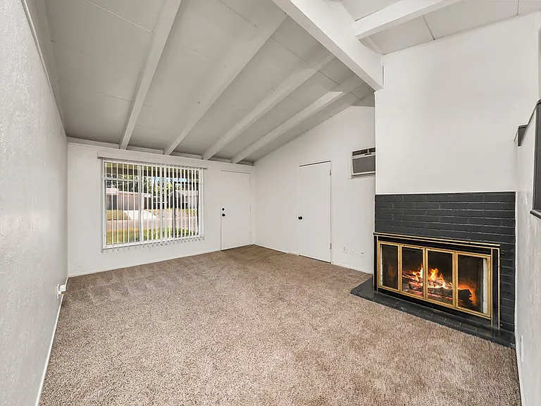5625 San Vincente Way — Photo 4