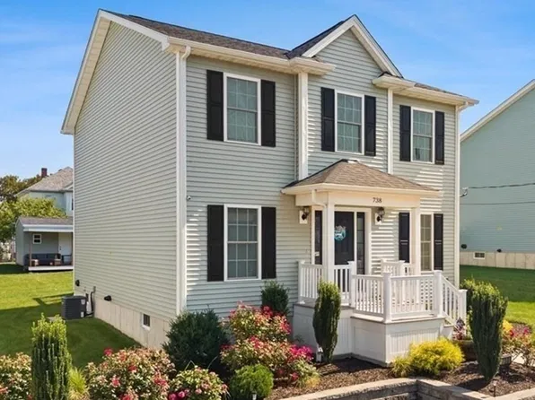 738 Hicks St, Fall River, MA 02724