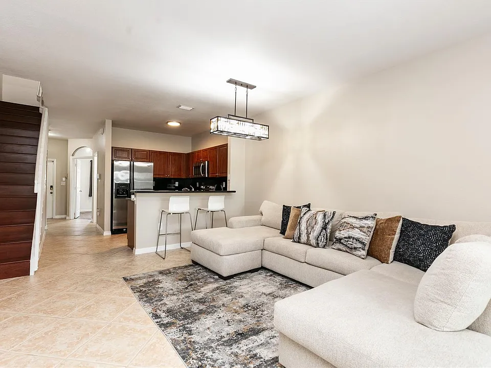 4408 Woodland Cir