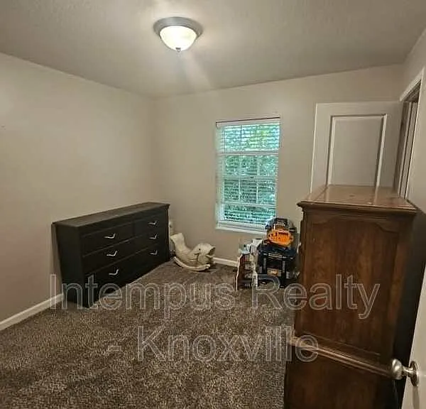 2419 E Glenwood Ave — Photo 21