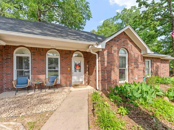 2 Crown Mountain Ct, Maumelle, AR 72113