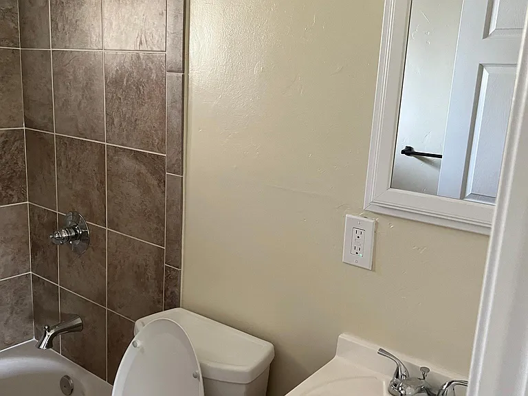 204 Talisman Dr — Photo 16