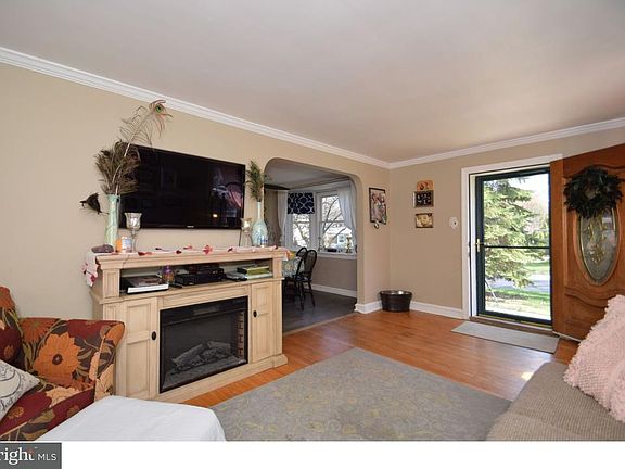 5th image of 713 Brooke Rd