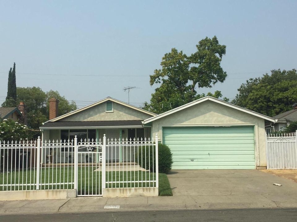 2nd image of 4910 Bradford Dr