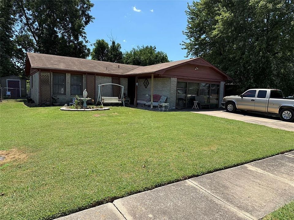 1st image of 3705 Meadowbrook Dr