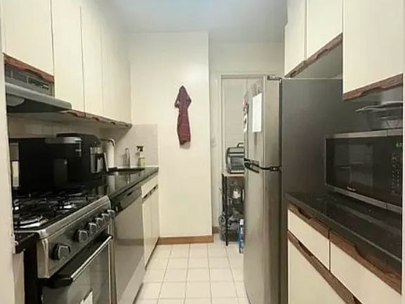 4th image of 200 E 58th St APT 6J