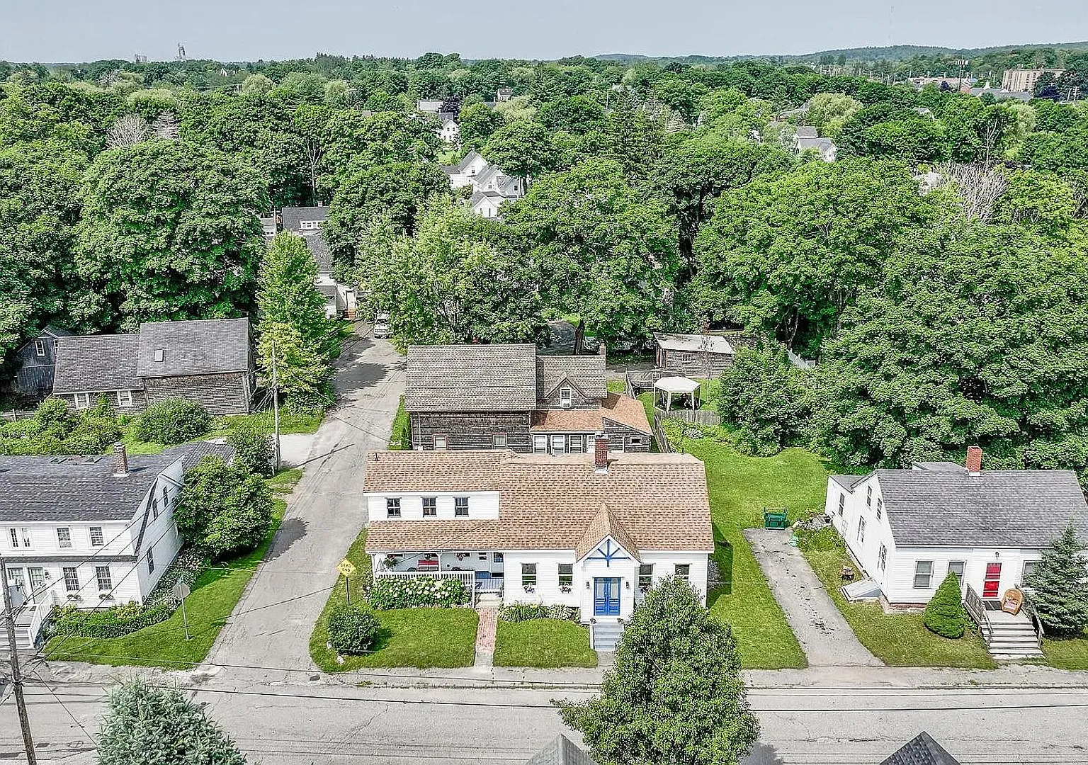 Upgraded and renovated with parking and pets ok! Walk to Sandy Beach, Rockland Harbor and the boa... — Photo 3