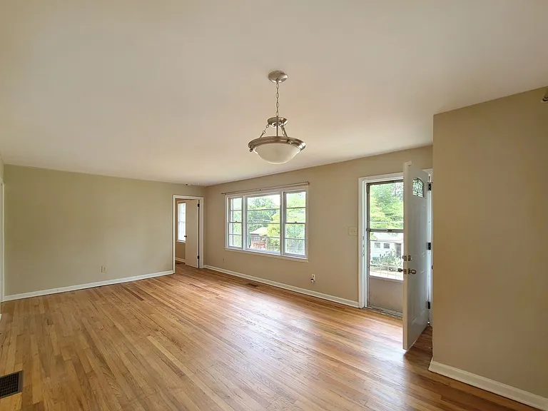 3225 Forrest Hills Dr — Photo 9