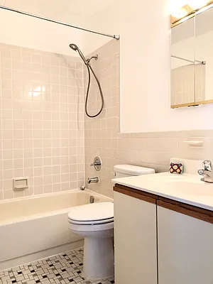 Sold by N & H Realty Group Inc | media 31