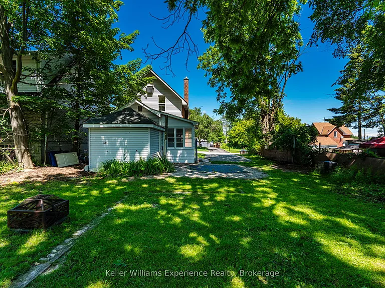 647 Ottawa St — Photo 32